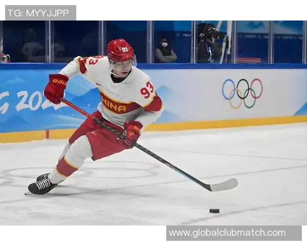 墨尔德与雷克雅的激烈对决揭示了冰球战术的博弈与球员的拼搏精神